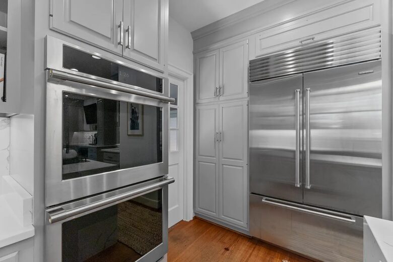 Luxury Waterfront Retreat w/ Private Pool & Dock - Weems, Virginia