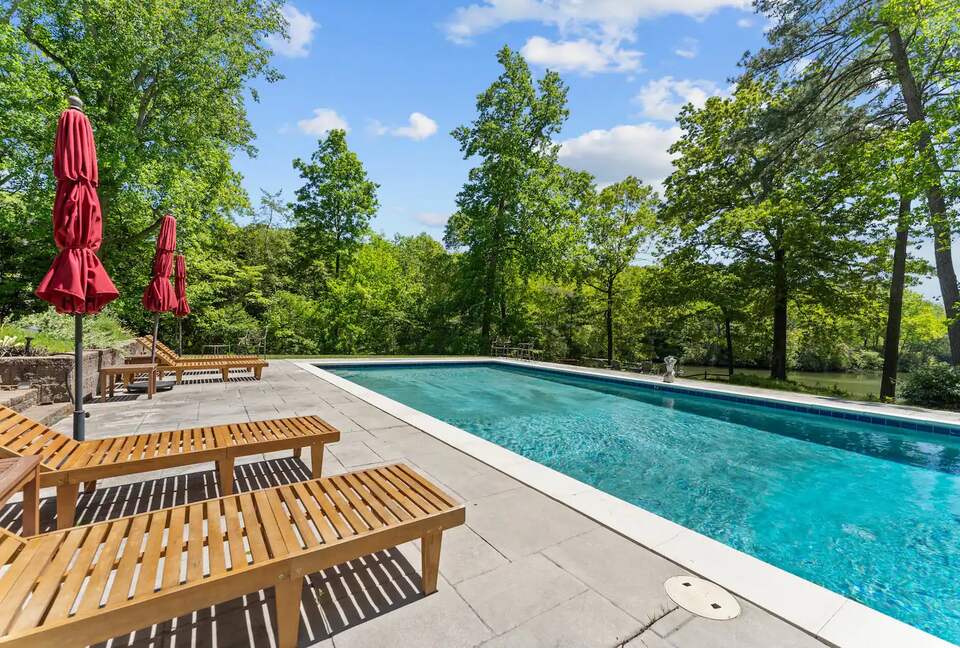 Luxury Waterfront Retreat w/ Private Pool & Dock - Weems, Virginia