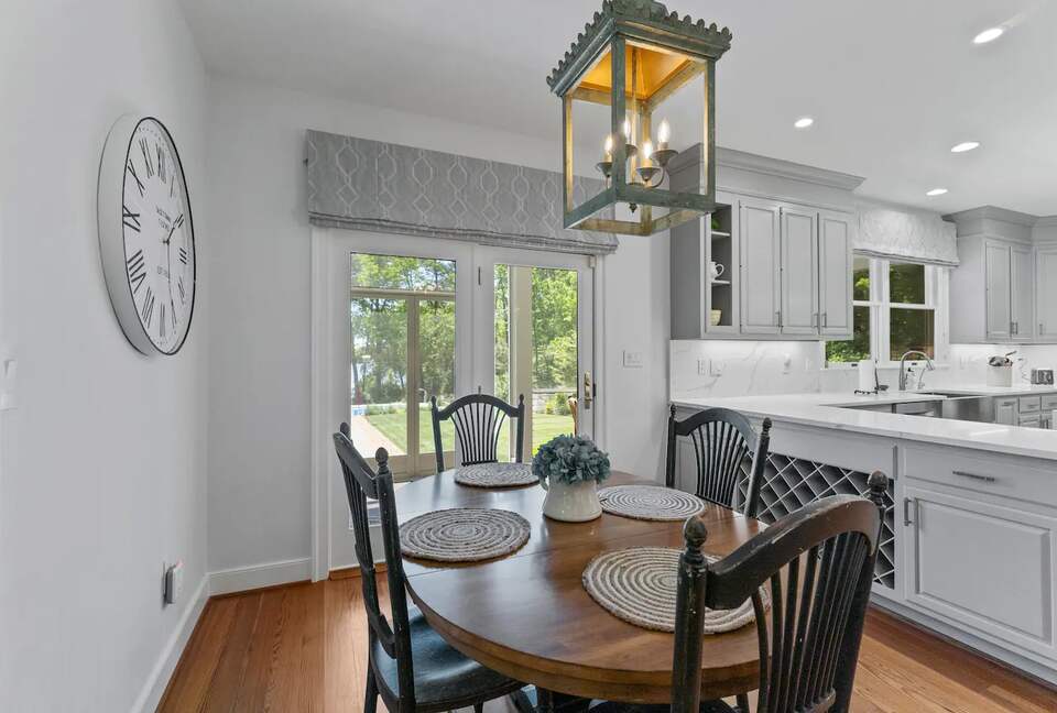 Luxury Waterfront Retreat w/ Private Pool & Dock - Weems, Virginia