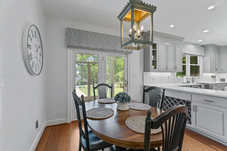 Luxury Waterfront Retreat w/ Private Pool & Dock - Weems, Virginia