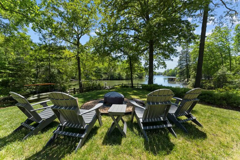 Luxury Waterfront Retreat w/ Private Pool & Dock - Weems, Virginia