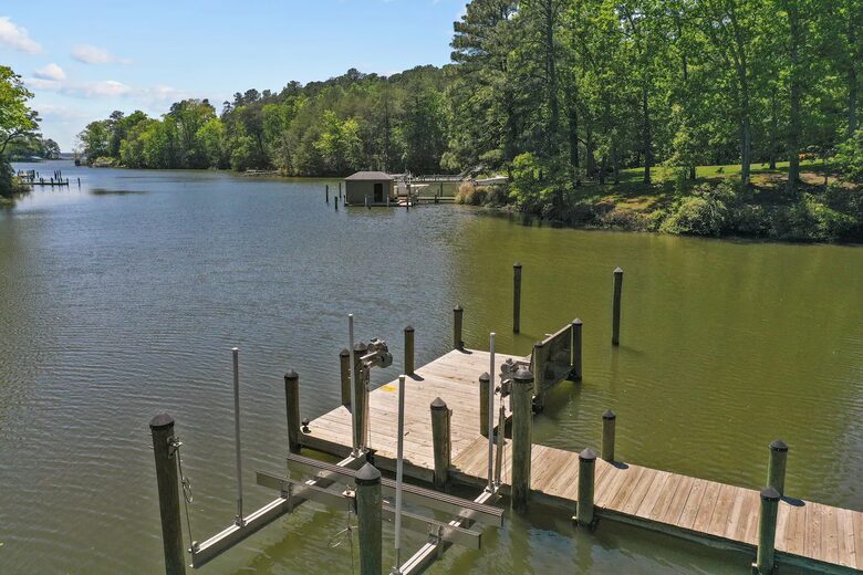 Luxury Waterfront Retreat w/ Private Pool & Dock - Weems, Virginia