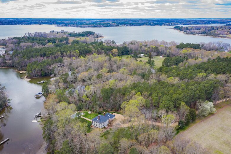 Luxury Waterfront Retreat w/ Private Pool & Dock - Weems, Virginia