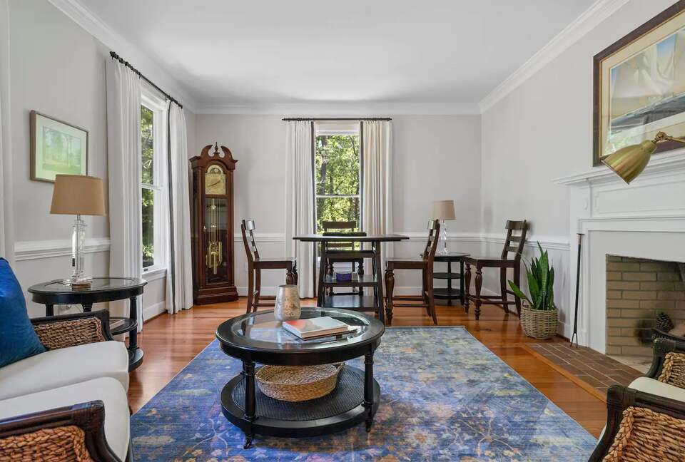 Luxury Waterfront Retreat w/ Private Pool & Dock - Weems, Virginia