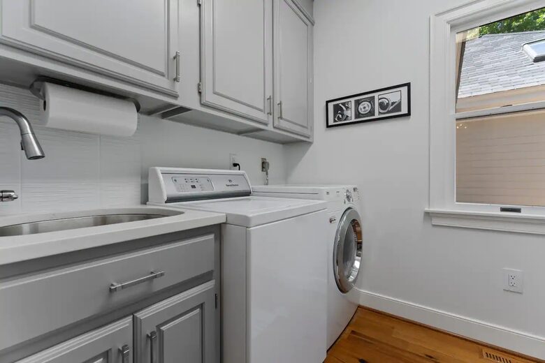 Luxury Waterfront Retreat w/ Private Pool & Dock - Weems, Virginia