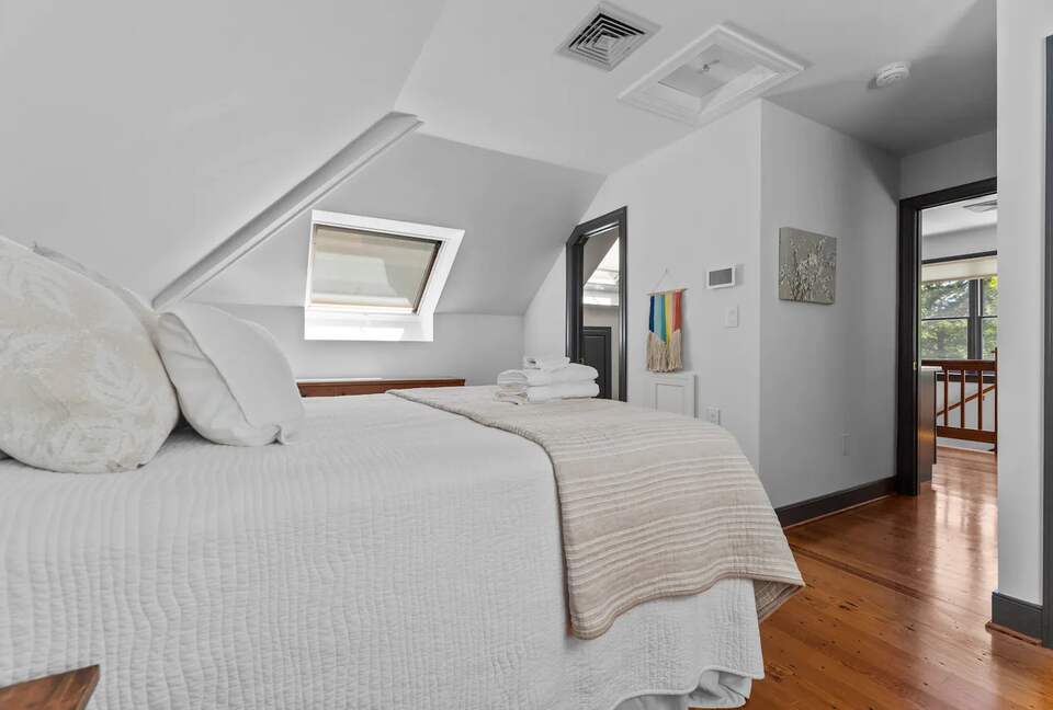 Luxury Waterfront Retreat w/ Private Pool & Dock - Weems, Virginia