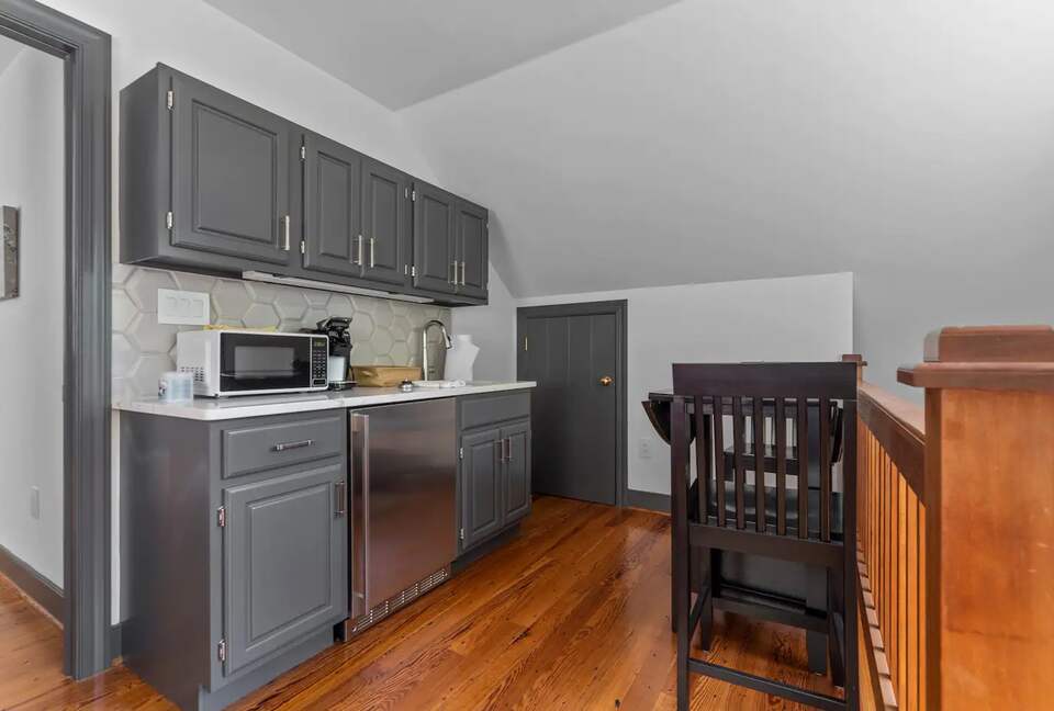 Luxury Waterfront Retreat w/ Private Pool & Dock - Weems, Virginia