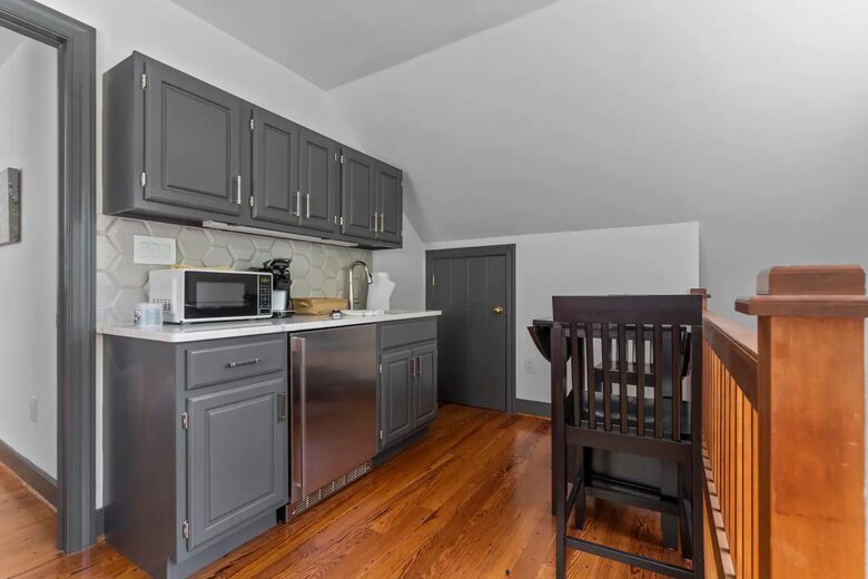 Luxury Waterfront Retreat w/ Private Pool & Dock - Weems, Virginia