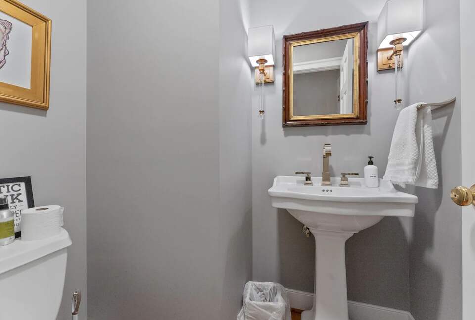 Luxury Waterfront Retreat w/ Private Pool & Dock - Weems, Virginia