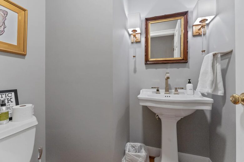 Luxury Waterfront Retreat w/ Private Pool & Dock - Weems, Virginia