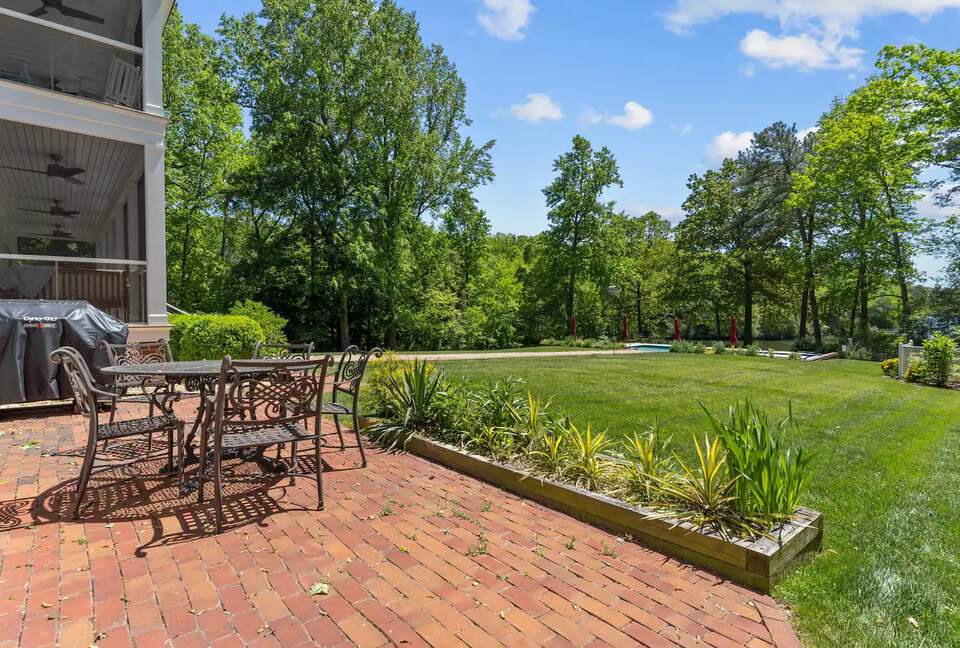 Luxury Waterfront Retreat w/ Private Pool & Dock - Weems, Virginia