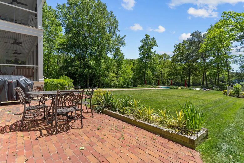 Luxury Waterfront Retreat w/ Private Pool & Dock - Weems, Virginia