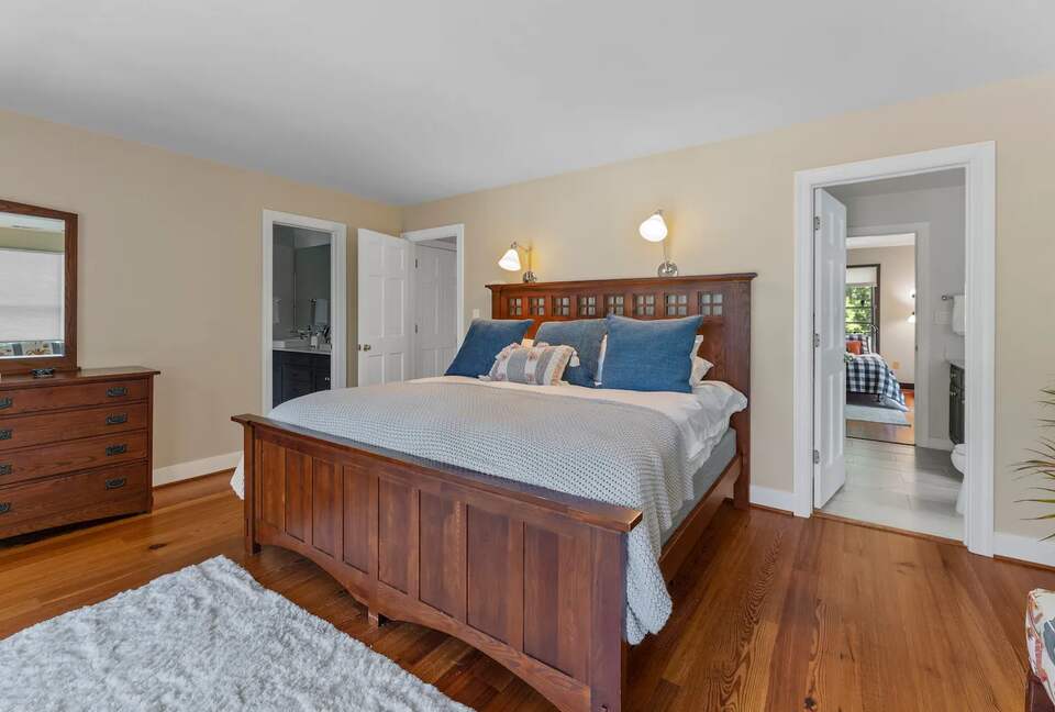 Luxury Waterfront Retreat w/ Private Pool & Dock - Weems, Virginia