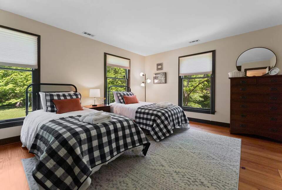 Luxury Waterfront Retreat w/ Private Pool & Dock - Weems, Virginia