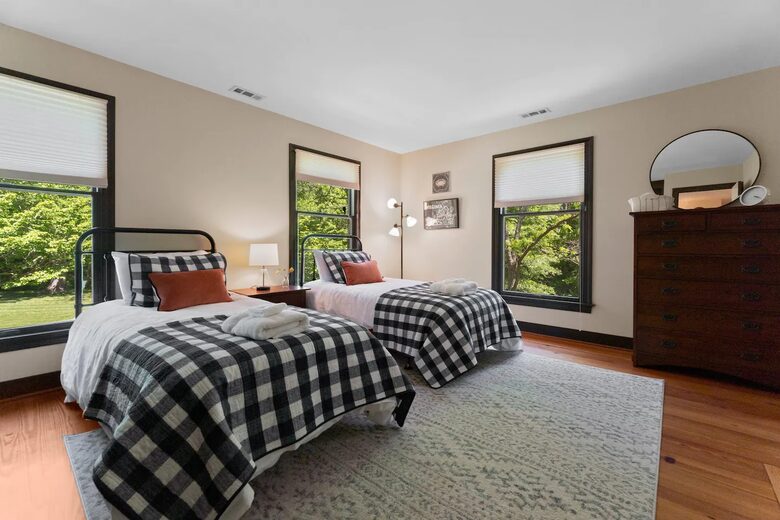 Luxury Waterfront Retreat w/ Private Pool & Dock - Weems, Virginia