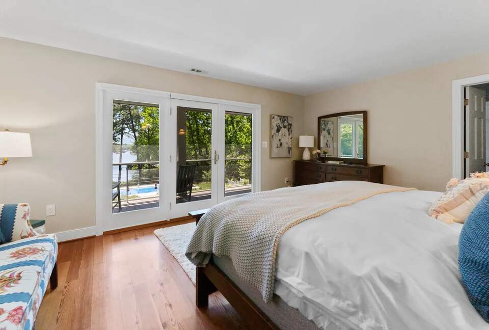 Luxury Waterfront Retreat w/ Private Pool & Dock - Weems, Virginia