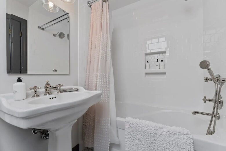 Luxury Waterfront Retreat w/ Private Pool & Dock - Weems, Virginia