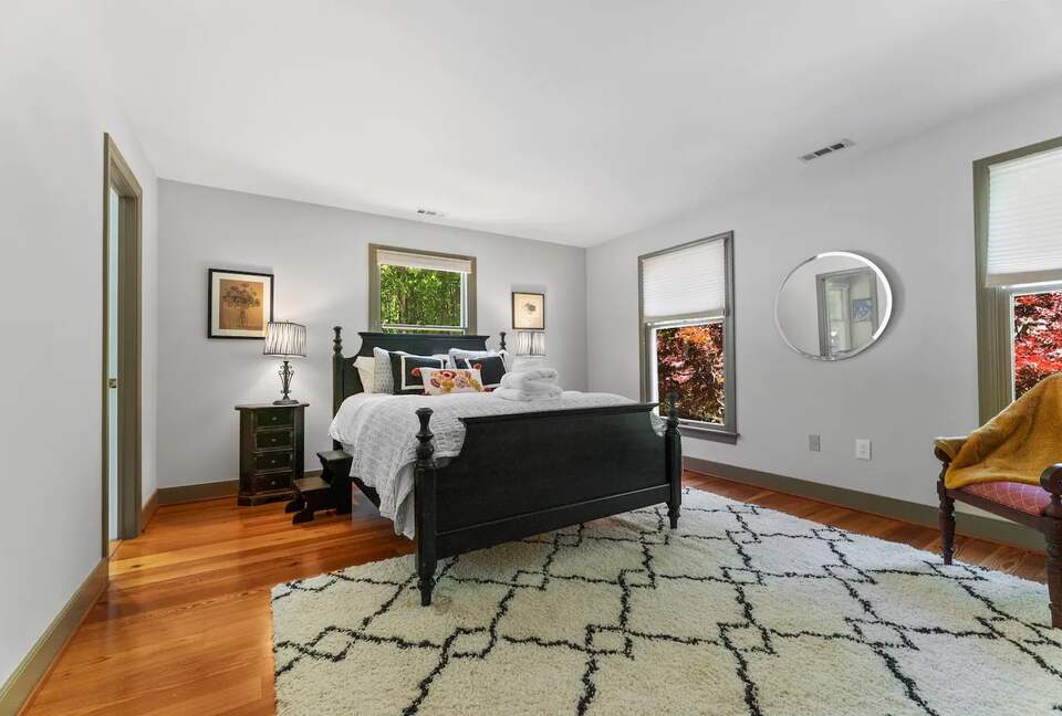 Luxury Waterfront Retreat w/ Private Pool & Dock - Weems, Virginia