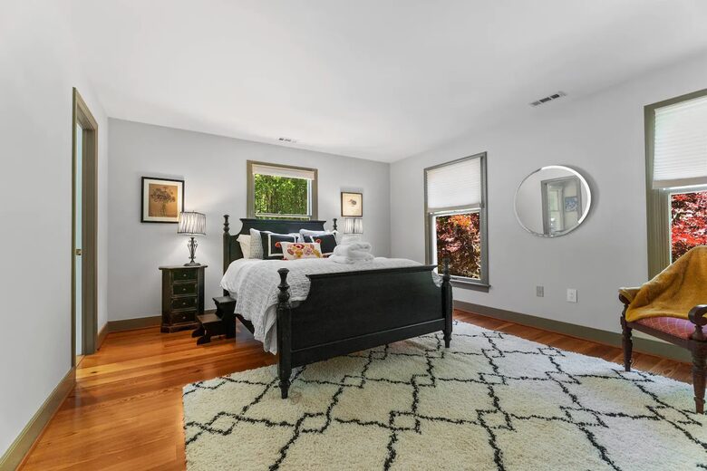 Luxury Waterfront Retreat w/ Private Pool & Dock - Weems, Virginia