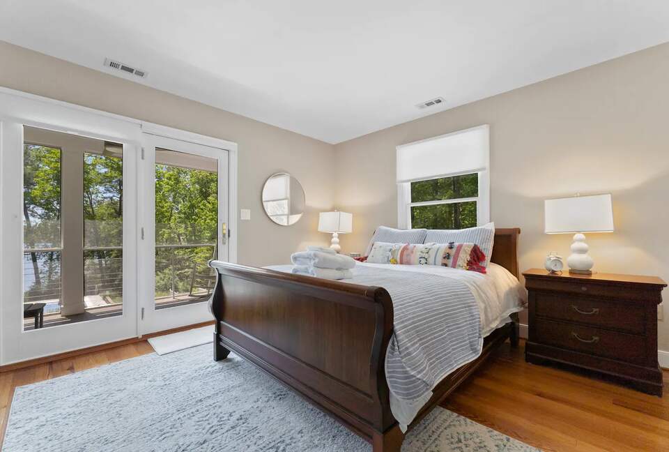 Luxury Waterfront Retreat w/ Private Pool & Dock - Weems, Virginia