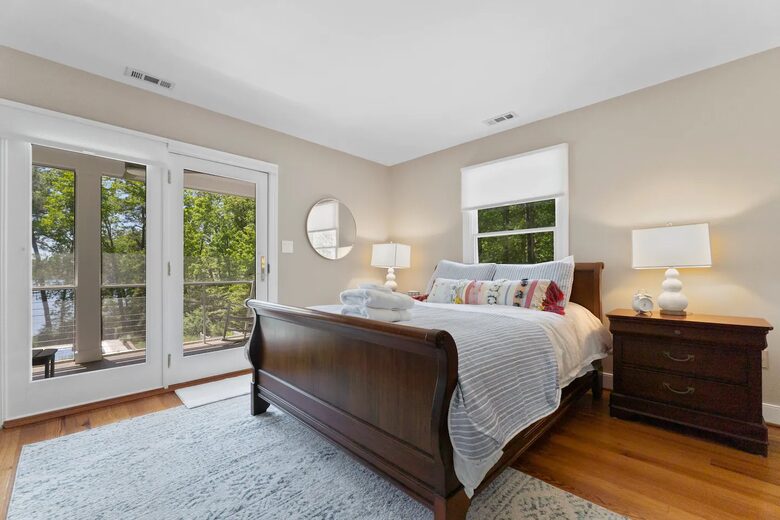 Luxury Waterfront Retreat w/ Private Pool & Dock - Weems, Virginia