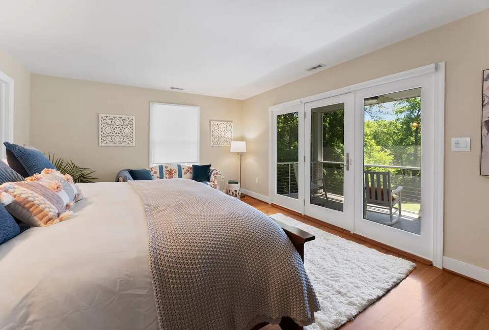 Luxury Waterfront Retreat w/ Private Pool & Dock - Weems, Virginia