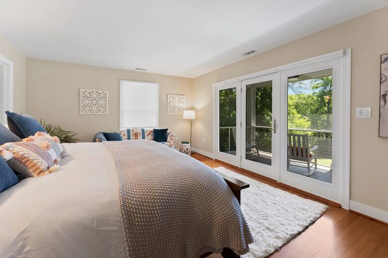 Luxury Waterfront Retreat w/ Private Pool & Dock - Weems, Virginia