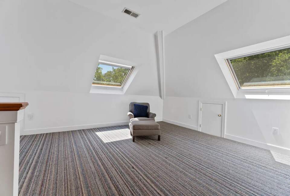 Luxury Waterfront Retreat w/ Private Pool & Dock - Weems, Virginia