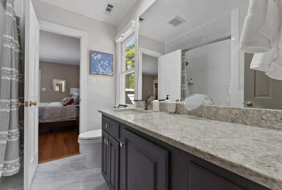 Luxury Waterfront Retreat w/ Private Pool & Dock - Weems, Virginia