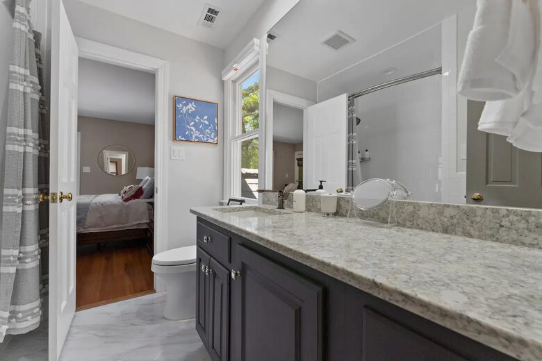 Luxury Waterfront Retreat w/ Private Pool & Dock - Weems, Virginia