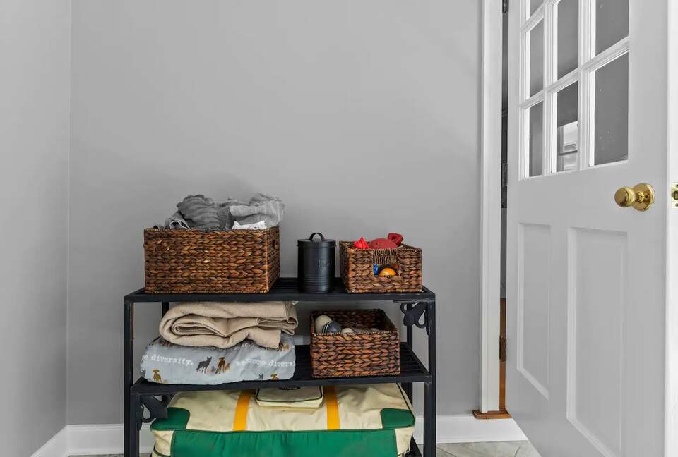 Luxury Waterfront Retreat w/ Private Pool & Dock - Weems, Virginia