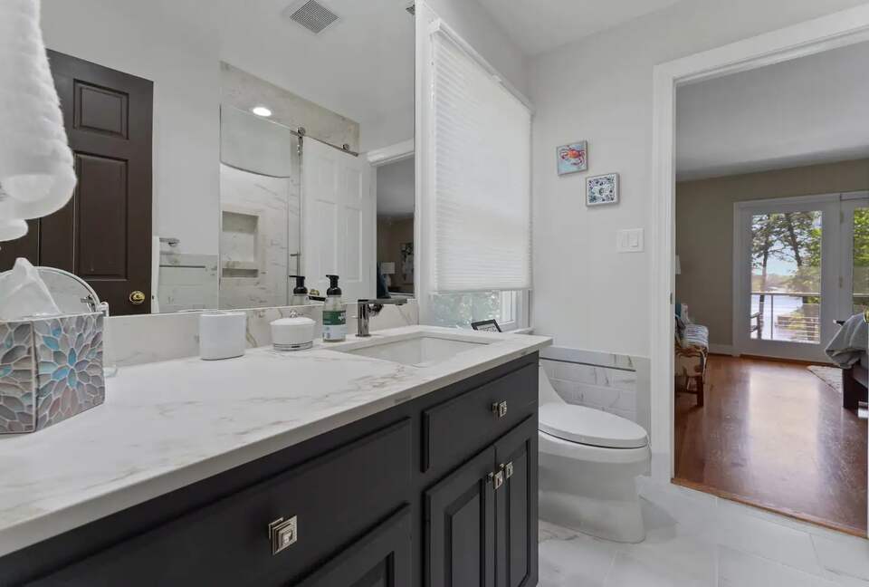 Luxury Waterfront Retreat w/ Private Pool & Dock - Weems, Virginia