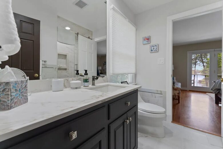 Luxury Waterfront Retreat w/ Private Pool & Dock - Weems, Virginia