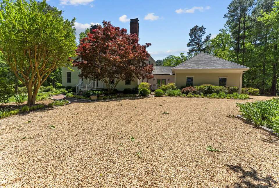 Luxury Waterfront Retreat w/ Private Pool & Dock - Weems, Virginia