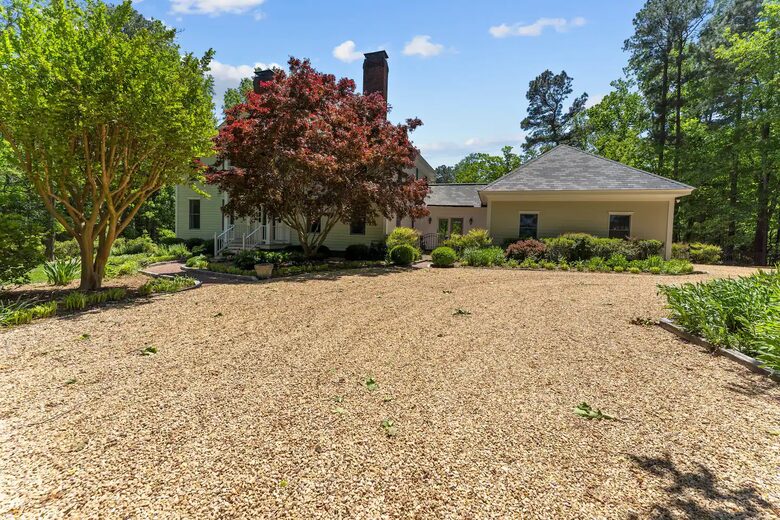 Luxury Waterfront Retreat w/ Private Pool & Dock - Weems, Virginia