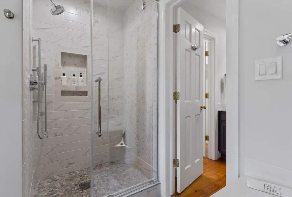 Luxury Waterfront Retreat w/ Private Pool & Dock - Weems, Virginia