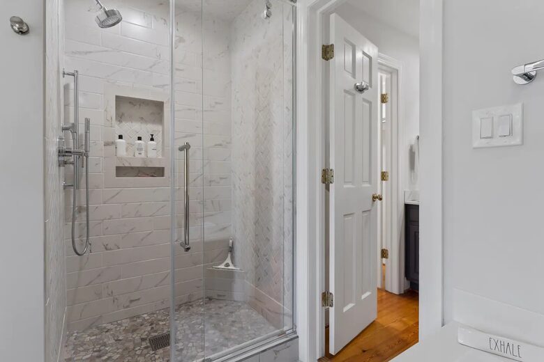 Luxury Waterfront Retreat w/ Private Pool & Dock - Weems, Virginia