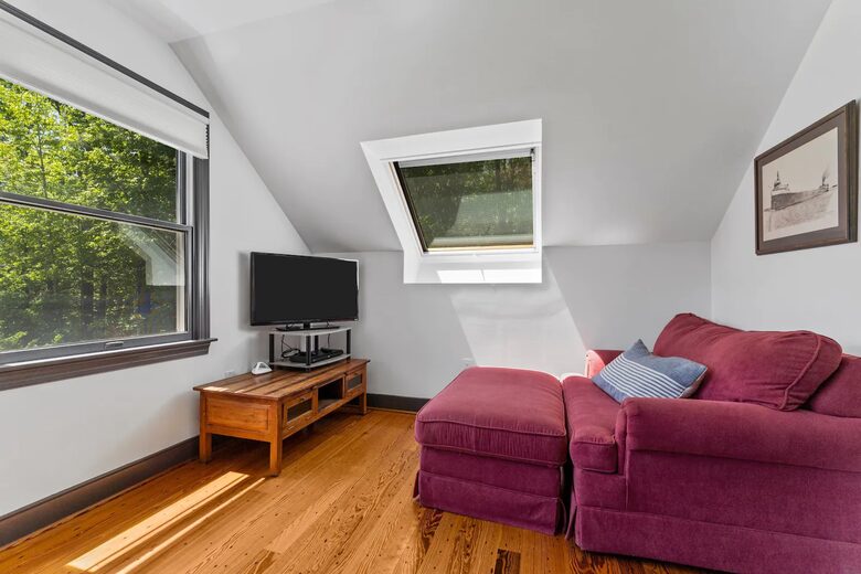 Luxury Waterfront Retreat w/ Private Pool & Dock - Weems, Virginia