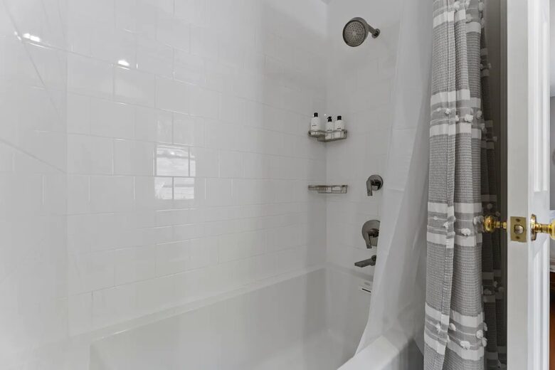 Luxury Waterfront Retreat w/ Private Pool & Dock - Weems, Virginia