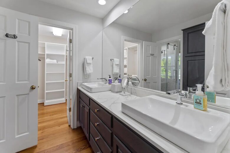 Luxury Waterfront Retreat w/ Private Pool & Dock - Weems, Virginia