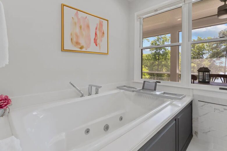 Luxury Waterfront Retreat w/ Private Pool & Dock - Weems, Virginia