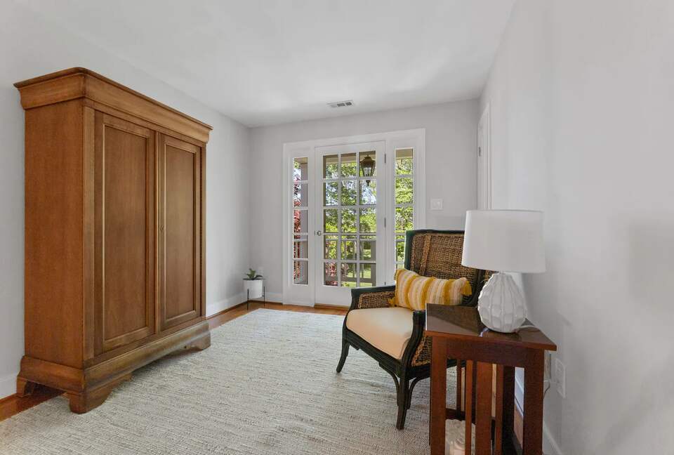 Luxury Waterfront Retreat w/ Private Pool & Dock - Weems, Virginia