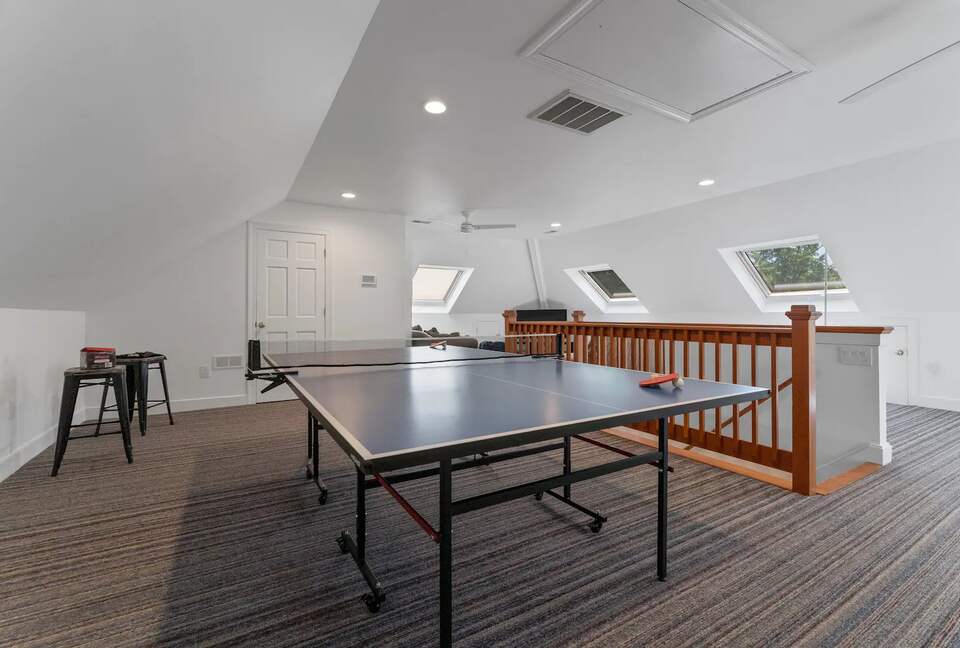 Luxury Waterfront Retreat w/ Private Pool & Dock - Weems, Virginia