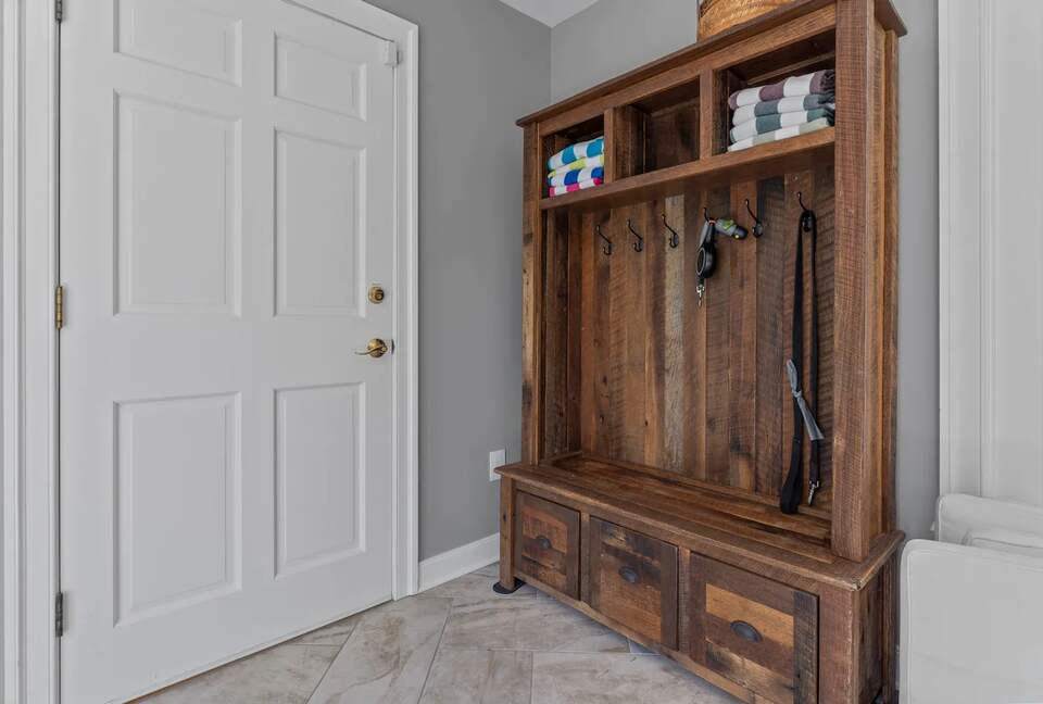 Luxury Waterfront Retreat w/ Private Pool & Dock - Weems, Virginia