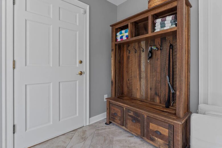 Luxury Waterfront Retreat w/ Private Pool & Dock - Weems, Virginia