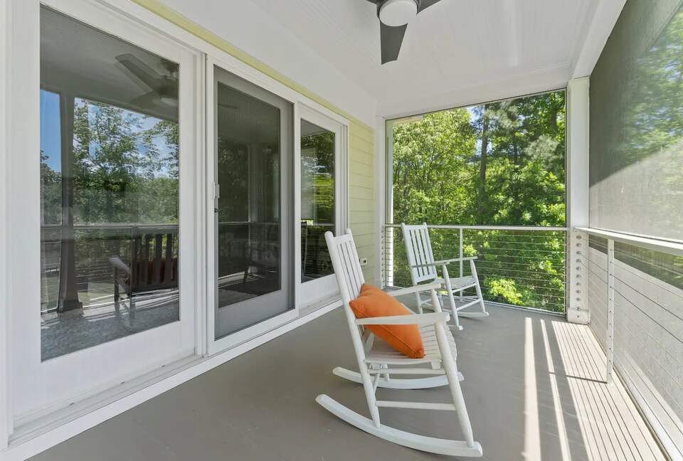 Luxury Waterfront Retreat w/ Private Pool & Dock - Weems, Virginia