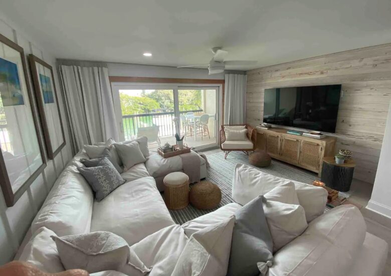 Chic Renovated Waterfront Condo - Pass A Grille, Florida