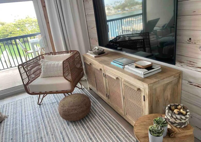 Chic Renovated Waterfront Condo - Pass A Grille, Florida