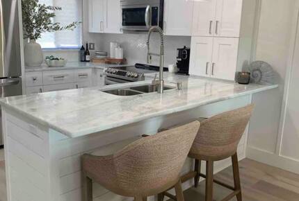 Chic Renovated Waterfront Condo - Pass A Grille, Florida