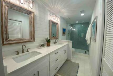 Chic Renovated Waterfront Condo - Pass A Grille, Florida